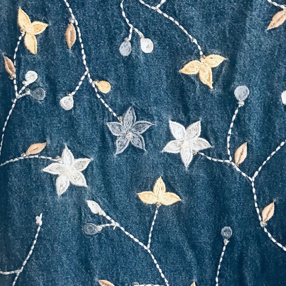 Beautiful embodied dress medium size - Picture 3 of 11